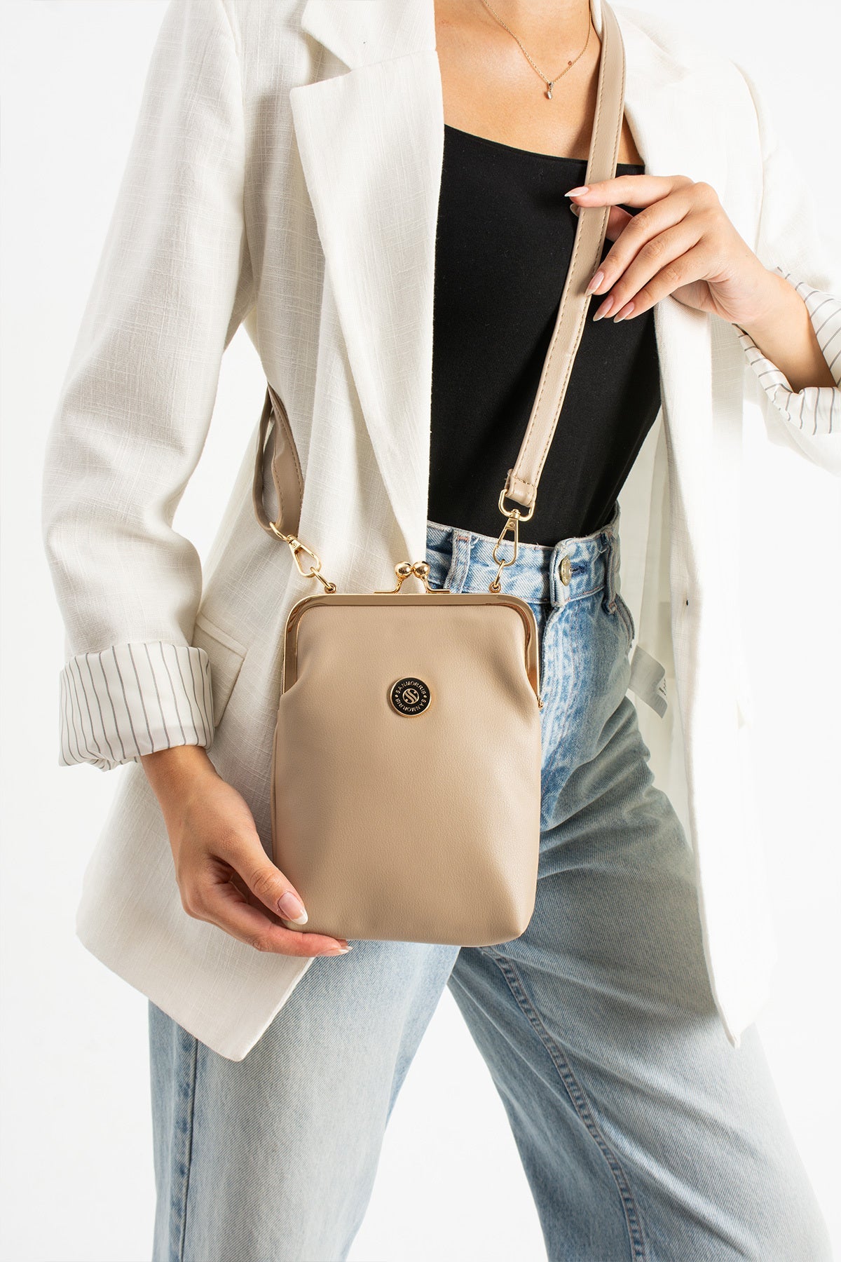 Kadın Gold Aksesuarlı Ayarlanabilir Çapraz Askılı Kum Mat Çarpraz Omuz Çantası - Kurtuluş Çanta